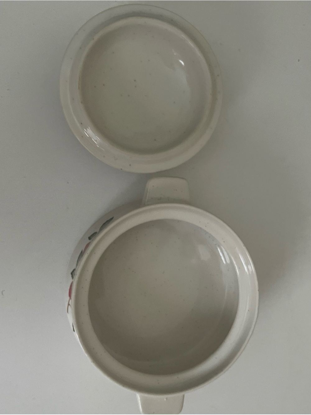 Sheffield Strawberries 'n Cream lidded crock Baking Stoneware Cottagecore granny - Picture 4 of 8